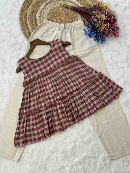 Stylish casual coord set with woven checks