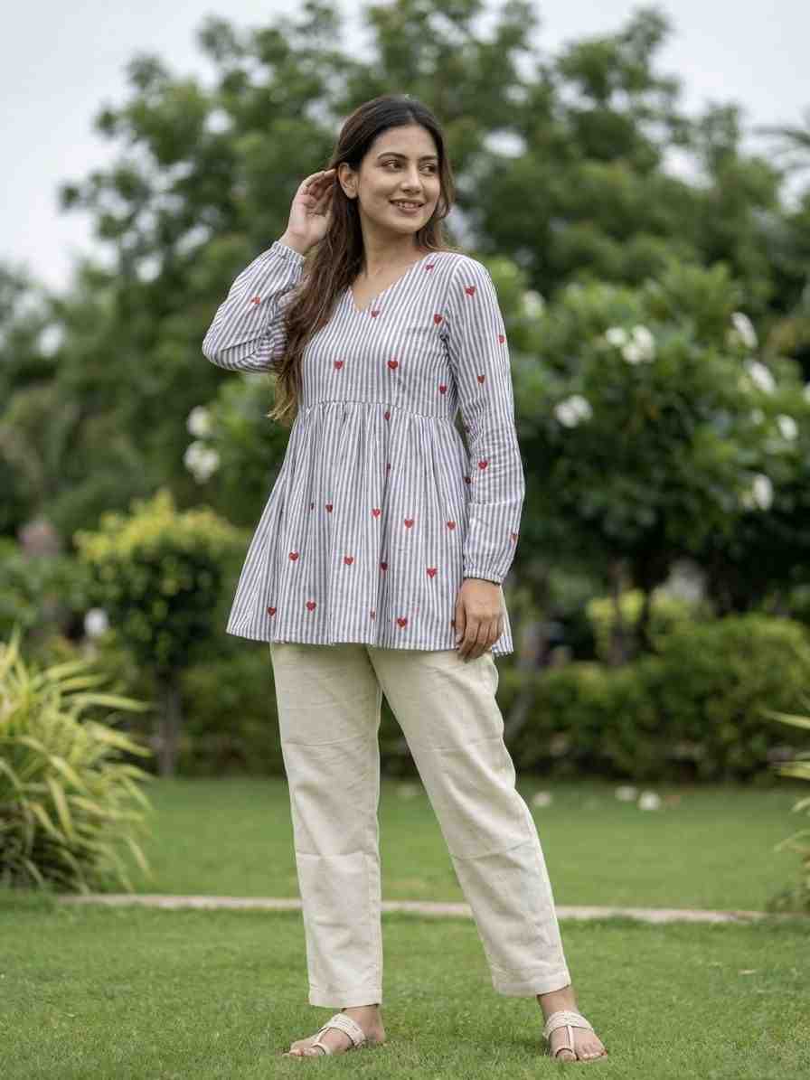 Cotton embroidered top with bottom set front view