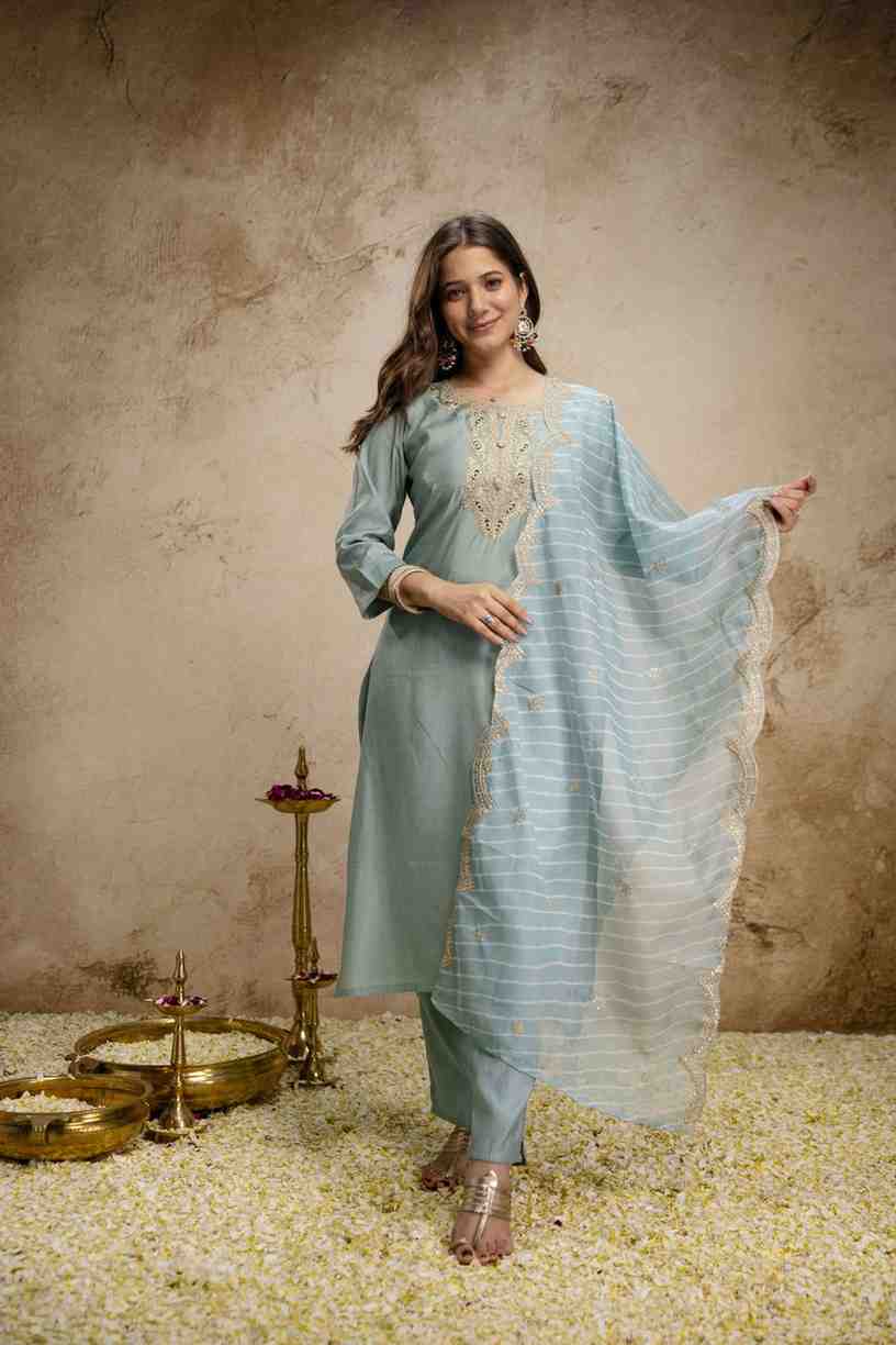 Elegant Roman Silk Suit