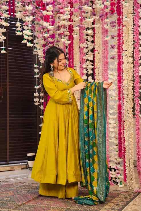 PV Chanderi Embroidered Kurta Set