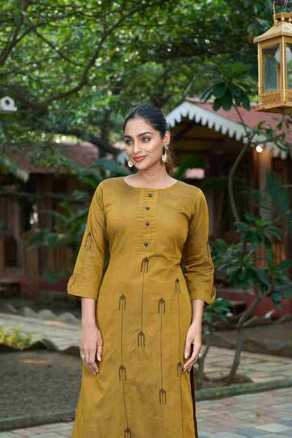 Elegant Roma silk ethnic outfit for special occasions