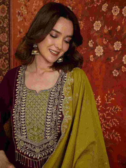 Elegant women's ethnic outfit by Vichitra