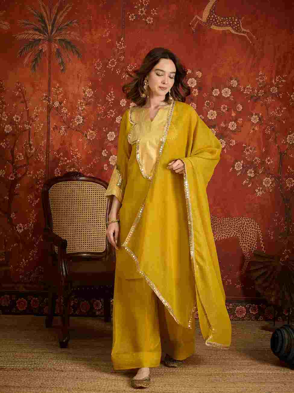 Crunchy traditional embroidered outfit for women