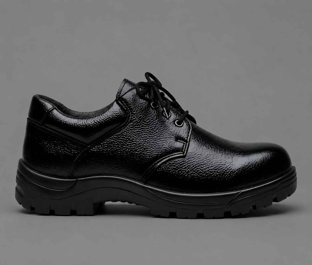 Durable black safety boots for construction and factory work