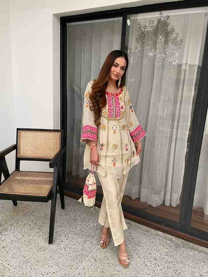 Ethnic co-ord set for women with embroidered mirror work