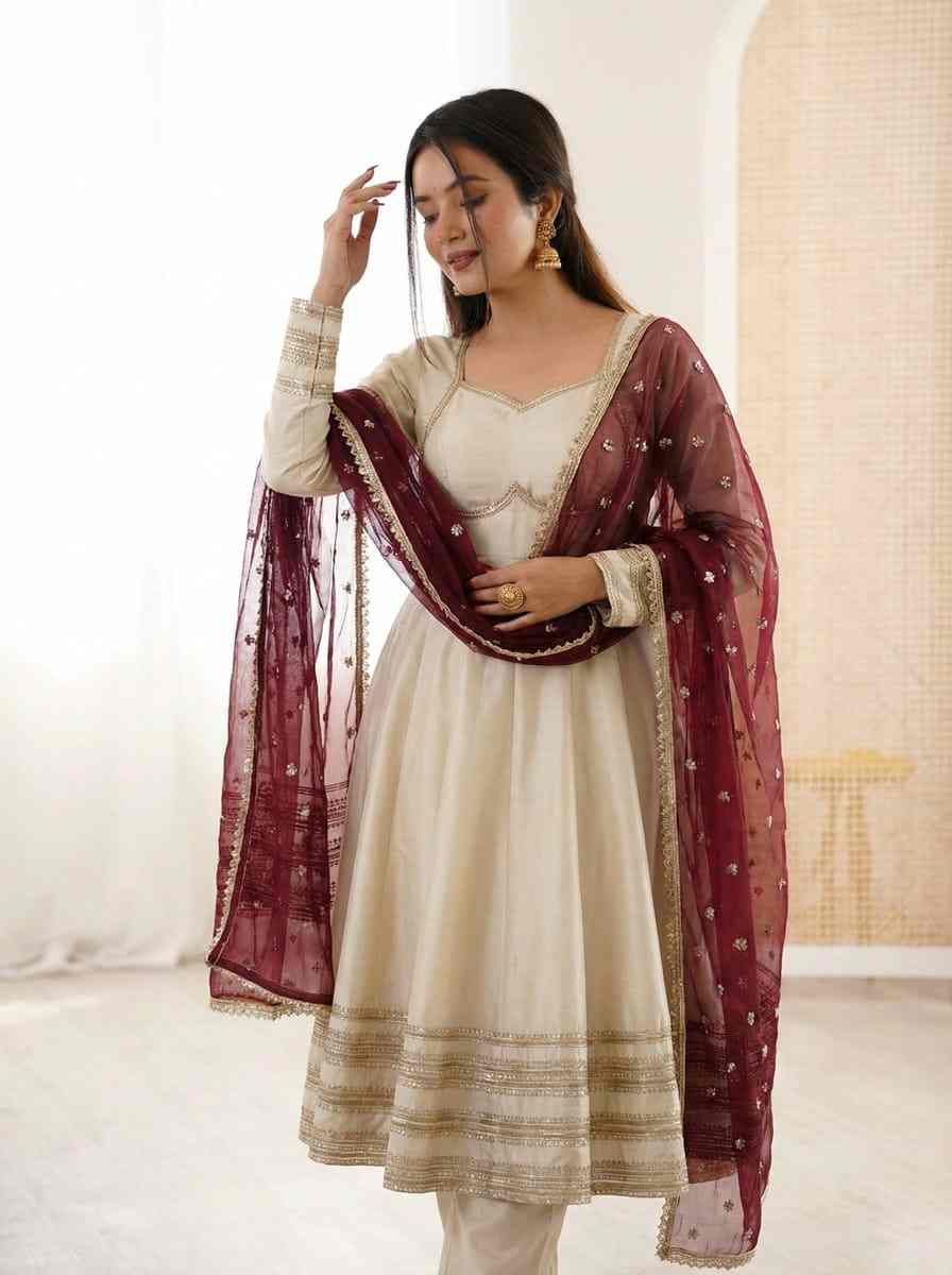Women's heavy lace work ethnic set