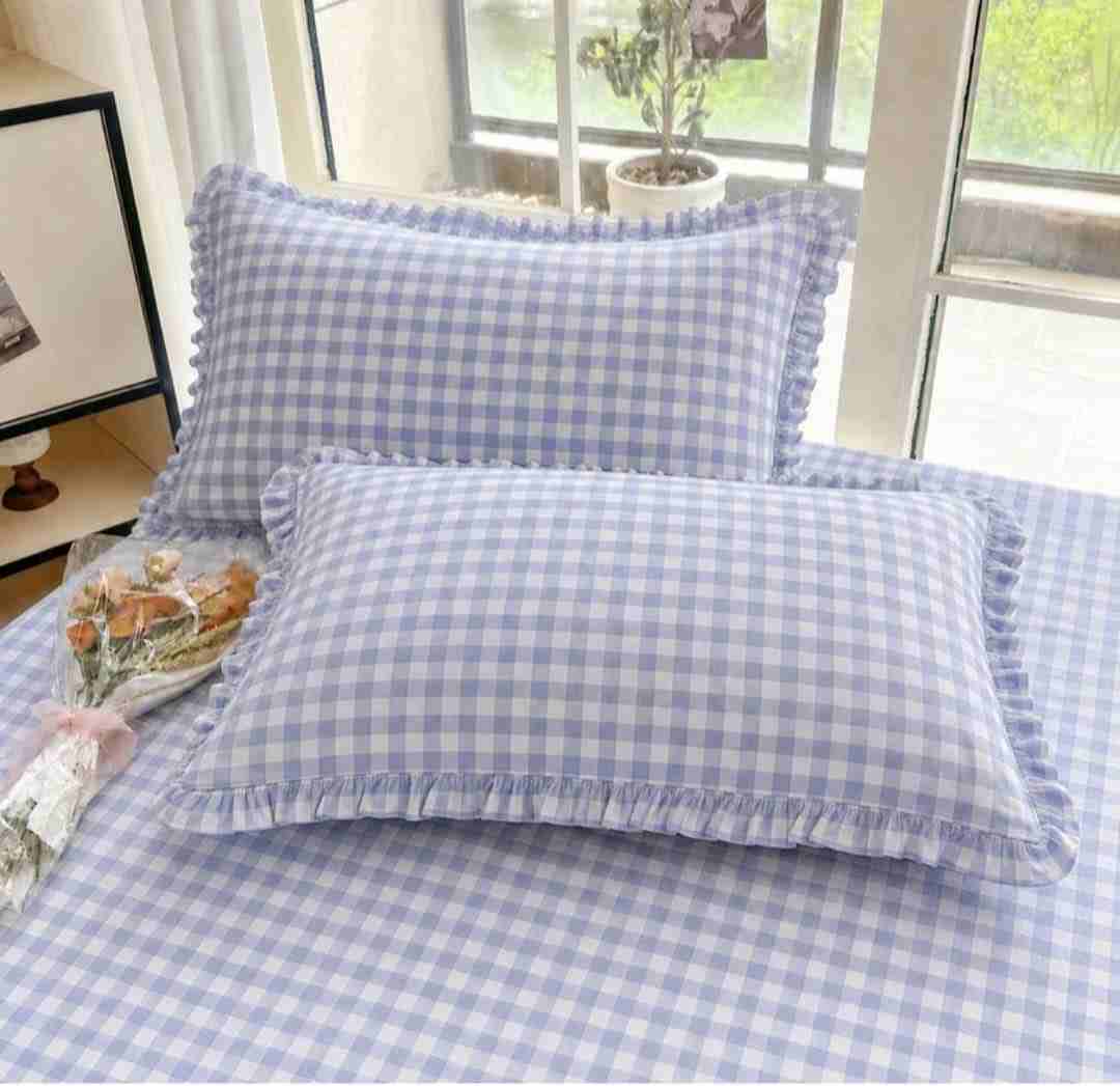 Elastic king size fitted bedsheet with secure mattress fit