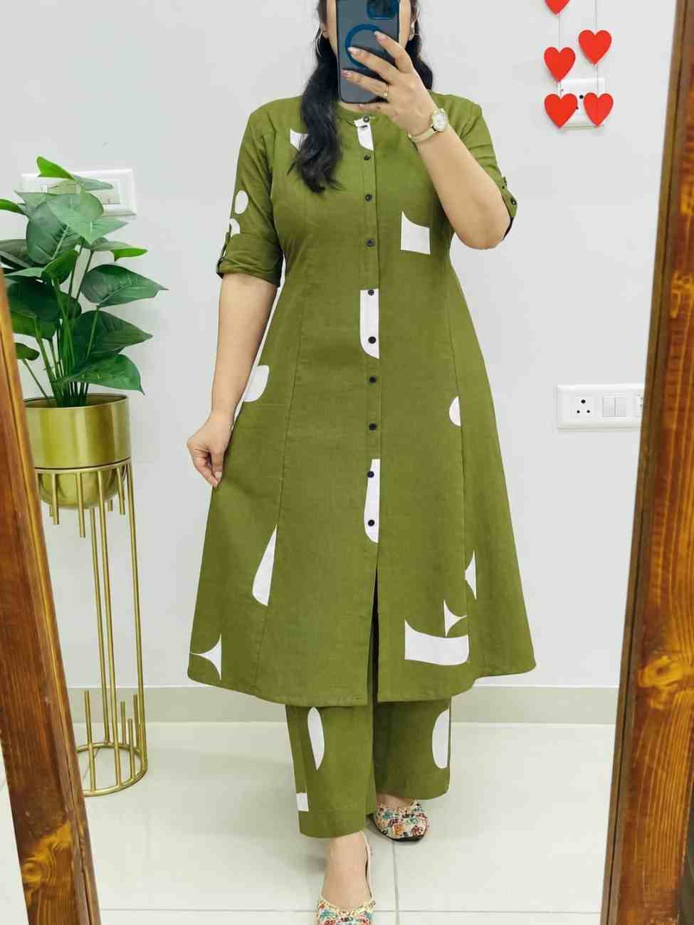 Women’s modern ethnic two-piece outfit in rayon slub fabric